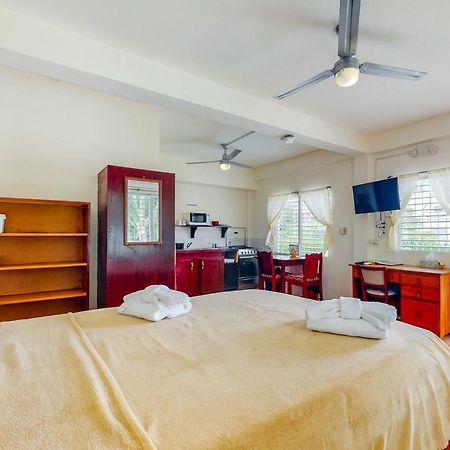 Willow 2 At Island Cabanas Gold Standard Certified Caye Caulker Kültér fotó