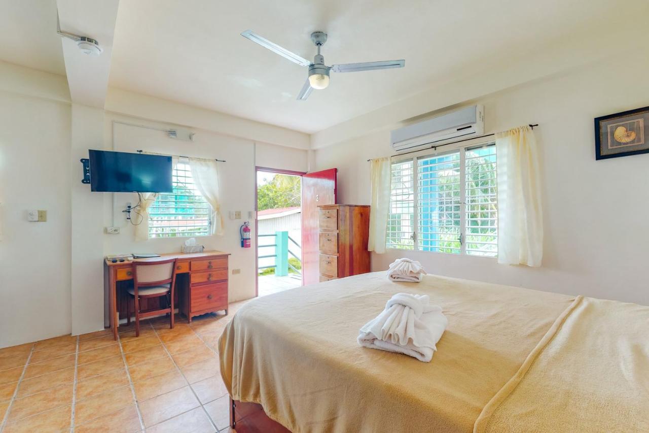 Willow 2 At Island Cabanas Gold Standard Certified Caye Caulker Kültér fotó